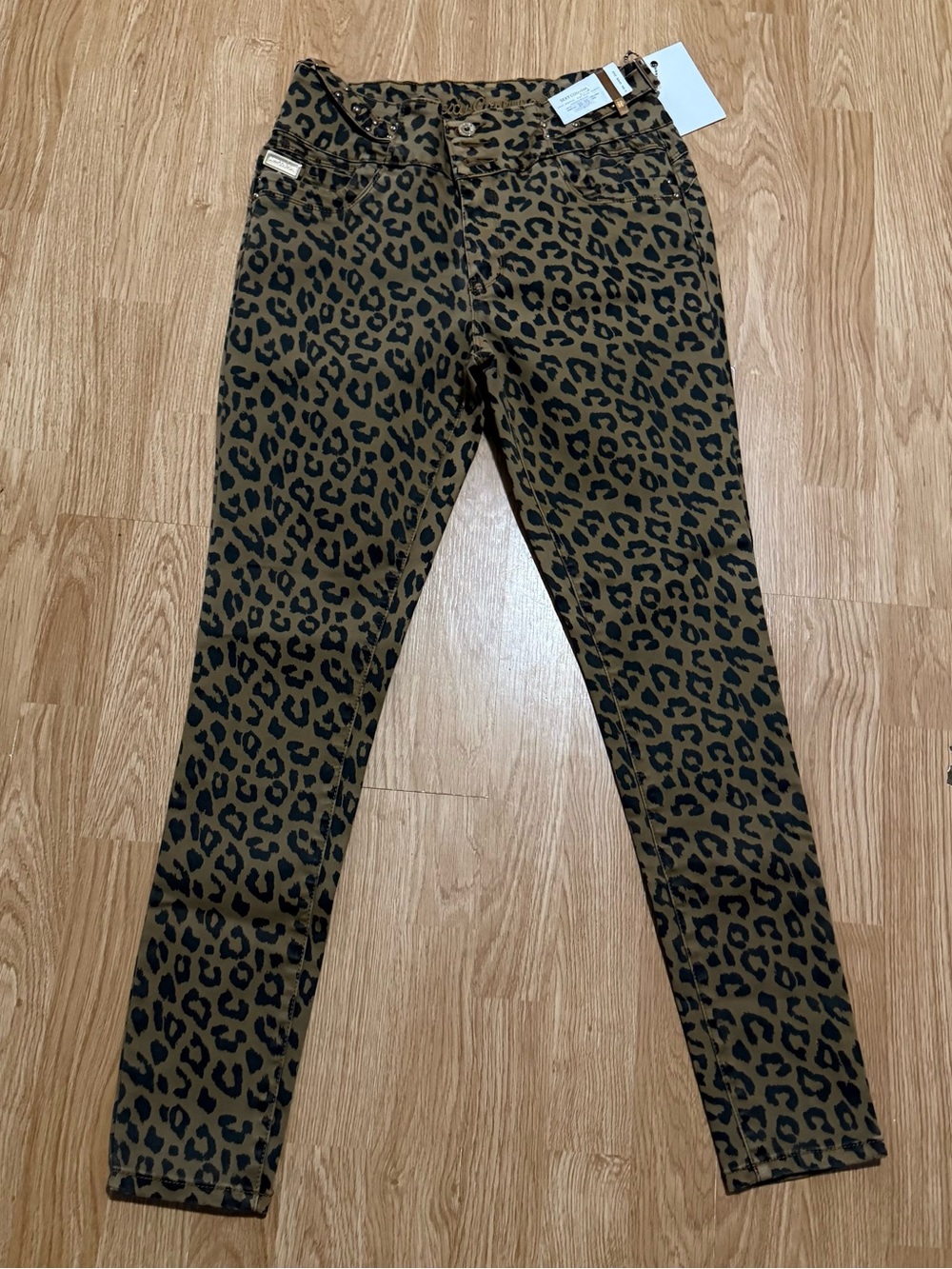 Sexy Couture Women’s Leopard Print Skinny Jeans